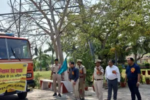 Auraiya News: अग्निशमन सप्ताह का उद्घाटन: शहीदों को दी गई श्रद्धांजलि, जवानों के कार्यों की गई सराहना