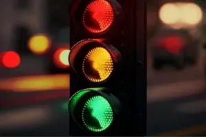 क्या कारण है कि ट्रैफिक लाइटें हरी, लाल और पीली होती हैं आईये जानते है  