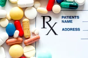 हल्द्वानी: डॉक्टर नहीं छोड़ रहे बाहर की दवा लिखने का मोह