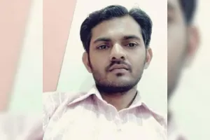 Farrukhabad: टाइपिस्ट ने ट्रेन से कटकर दी जान...इकलौते बेटे की मौत से परिवार वालों का रो-रोकर बुरा हाल