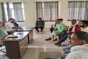 अयोध्या: सोहावल में भ्रष्टाचार की खुली परतें!, 100 बोरी चूना खरीद पर 190 का दिखाया भुगतान, चेयरमैन व ईओ में जमकर हुई भिड़ंत 