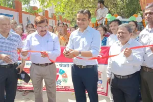 बाराबंकी: डीएम ने संचारी रोग नियंत्रण अभियान का किया शुभारंभ, हरी झंडी दिखाकर रैली को किया रवाना