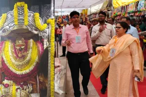 चैत्र नवरात्र के पहले दिन मां विंध्यवासिनी के दरबार नें उमड़ी भक्तों की भारी भीड़, मंगला आरती के बाद शुरु हुआ विंध्याचल मेला 