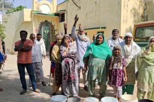 प्रयागराज: पानी नहीं तो वोट नहीं, ग्रामीणों ने मतदान बहिष्कार की चेतवानी देते हुए किया हंगामा