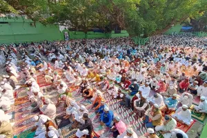 हल्द्वानी: अकीदतमंदों ने पढ़ी ईद की नमाज... उलेमाओं ने देश और दुनिया में अमन चैन की दुआ मांगी