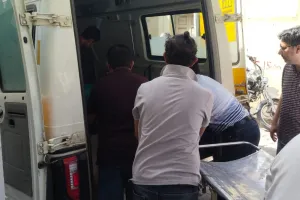 नैनीताल: रामगढ़ सामुदायिक स्वास्थ्य केंद्र के चिकित्साधिकारी की कार खाई में गिरी, मौत