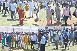 मुरादाबाद : लोकतंत्र के महापर्व की तैयारी पूरी, फर्ज निभाने ईवीएम लेकर बूथों के लिए रवाना हुए मतदान कर्मी