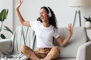 क्या आप लंबे समय तक अकेले खुश रहेंगे? इसका जवाब आपकी जुड़ाव शैली पर निर्भर हो सकता है