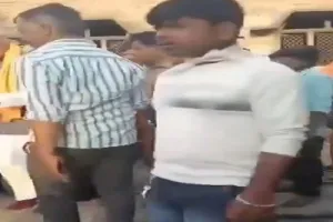  सिद्धार्थनगर: डुमरियागंज सांसद कर रहे थे जनसंपर्क, ग्रामीण लगाने लगे मुर्दाबाद के नारे, वीडियो वायरल