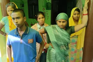 Farrukhabad: शिक्षक चोरी छिपे करा रहा था धर्म परिवर्तन; पुलिस को सौंपा गया, कई परिवारों का करा चुका धर्मांतरण 