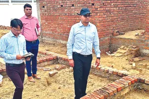 Kanpur: गोशाला में घटिया ईंट लगाने पर जुर्मांना...नगर आयुक्त ने राधिका उपवन गोशाला और एबीसी (डॉग्स) सेन्टर का किया निरीक्षण