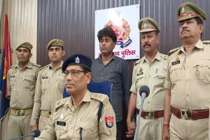 मुरादाबाद : पुराने क्षतिग्रस्त स्कूल में चल रही रही थी अवैध शस्त्र निर्माण की फैक्ट्री, उपकरण के साथ आरोपी को दबोचा