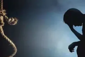 मीरजापुर: इंश्योरेंस पॉलिसी नहीं देने पर युवक ने आत्महत्या का किया प्रयास, महिला ने बचाया