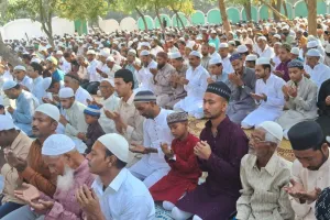 Farrukhabad: शांतिपूर्ण माहौल में अदा की गई ईद की नमाज; देश में अमन के लिए लोगों ने मांगी दुआ, पुलिस प्रशासन रहा मुस्तैद