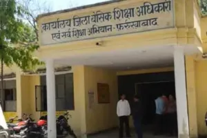 Farrukhabad: बीएसए ने कंपोजिट विद्यालय का किया निरीक्षण...मिड डे मिली में मिला घोटाला, सख्त कार्रवाई की दी चेतावनी