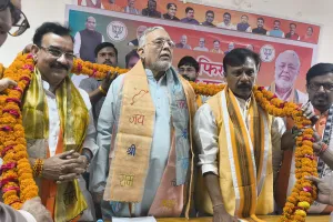 व्यापारी बोले फिर एक बार मोदी सरकार,राजनाथ सिंह को विजयी बनायें लखनऊ की जनता