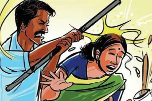 पीलीभीत: एक रुपये की खातिर पति ने की पत्नी को पिटाई, सास ने भी डंडे से पीटा