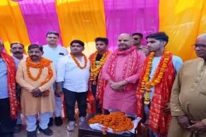 अयोध्या: मेधावी छात्रों को पूर्व विधायक खब्बू तिवारी ने किया सम्मानित