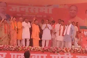 औरैया में गरजे सीएम योगी, बोले- अब कहीं सुतली बम भी फटता है तो पाकिस्तान सफाई देने लगता है कि मेरा हाथ नहीं है...