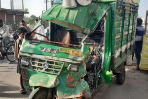 Unnao Accident: खड़ी बस में पीछे से घुसा लोडर...एक की मौत, दो घायल, घटना से परिजन बेहाल