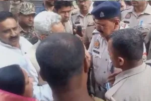 मुरादाबाद: पुलिस और सपा प्रत्याशी के बीच झड़प का वीडियो वायरल, जानें मामला