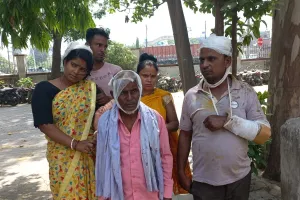 रुद्रपुर: प्रधान की मौजूदगी में परिवार पर जानलेवा हमला