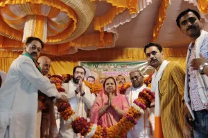 बाराबंकी: पीएम और सीएम की अगुवाई में हुए ऐतिहासिक फैसले, सतीश शर्मा बोले- भाजपा सरकार में कांवरियों पर की जा रही पुष्प वर्षा 