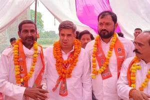 श्रावस्ती: प्रधान अपने सैकड़ो समर्थको साथ भाजपा में हुए शामिल, साकेत मिश्रा ने दिलाई सदस्यता 