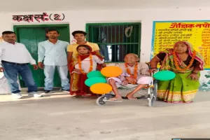 बहराइच वोटिंग: पहले सम्मान फिर दिव्यांग और बुजुर्गों ने किया मतदान