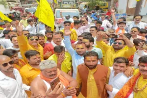 परशुराम जन्मोत्सव : हरदोई में धूमधाम से निकाली गई भगवान परशुराम की शोभायात्रा 