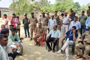 बाराबंकी: कल्याणी नदी पर पीपे का पुल बनवाने के आश्वासन पर माने ग्रामीण, शरू हुआ मतदान