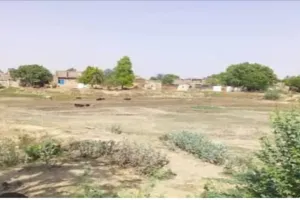 अयोध्या: अमृत सरोवर योजना हुई बदहाल, लाखों खर्च कर खुदे तालाब, अब एक बूंद पानी भी नहीं