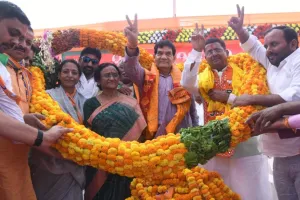 चाचा-भतीजे की सरकार ने किया शिक्षा से खिलवाड़ :एके शर्मा