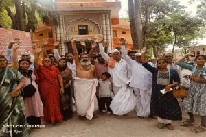 अयोध्या: महाराष्ट्र से भरतकुंड पहुंचा राम भक्तों का जत्था, दक्षिण मुखी प्राचीन भरत गुफा में टेक माथा किया पूजन 