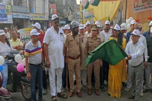 बहराइच: मतदान करने के साथ दूसरों को भी करें प्रेरित, मतदाता जागरुकता बाइक रैली को सामान्य प्रेक्षक ने दिखाई झण्डी