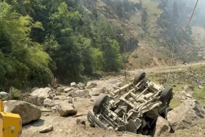 उत्तरकाशी: गंगोत्री हाईवे के पास चट्टान टूटी, कई दबे, अभी तक एक की मौत की पुष्टि