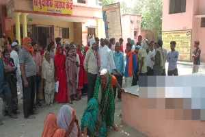 हरदोई में भीषण हादसा: ट्रक से कुचल कर 3 मोपेड सवारों की दर्दनाक मौत, परिजनों में कोहराम