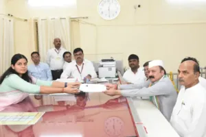 किशोरी लाल शर्मा ने अमेठी से किया नामांकन, बोलीं स्मृति ईरानी- अतिथियों के स्वागत में कोई कसर नहीं छोड़ेंगे 