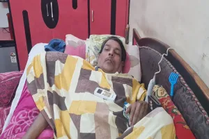 बाराबंकी: जिंदगी और मौत की जंग से लड़ रहे अभय के हौसले बुलंद, पीएम मोदी से प्रभावित होकर उन पर लिख डाली रचनाएं