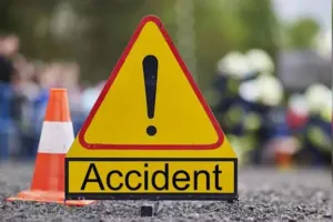 हल्द्वानी: पिकअप की टक्कर से स्कूटी सवार के हाथ और पैर टूटे