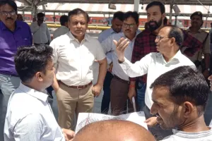 लखनऊ जंक्शन स्टेशन की डीआरएम ने परखी यात्री सुविधाएं,सुरक्षित ट्रेन संचालन के दिये निर्देश