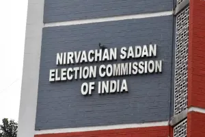 एटा में फर्जी मतदान को लेकर आयोग सख्त, पुनर्मतदान की सिफारिश