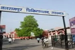 लखनऊ: बलरामपुर अस्पताल में बच्ची को दी एक्सपायरी दवा, 6 नर्सों को हटाया गया 