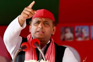 आजमगढ़ की जनसभा में बोले अखिलेश यादव- भाजपा सिर्फ एक सीट पर लड़ाई में, बाकी पर जनता सफाया कर देगी