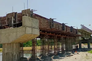 बहराइच: पुल निर्माण हो पूरा तो तहसील मुख्यालय से जुड़ें 14 गांव के लोग, ग्राम प्रधान और ग्रामीण बोले- निर्माण जरूरी