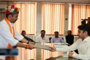 कांग्रेस नेता विक्रमादित्य सिंह ने नामांकन पत्र किया दाखिल, मंडी लोकसभा सीट से लड़ेंगे चुनाव