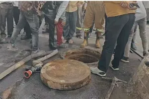 Video-श्रमिक दिवस के दिन लखनऊ में दो मजदूरों की मौत, सीवर की सफाई के दौरान घुटा दम 