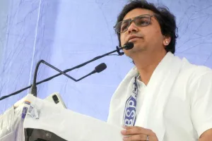 आकाश आनंद पर एक्शन को लेकर कांग्रेस और सपा ने साधा BSP पर निशाना, कहा-पर्दे के पीछे... 