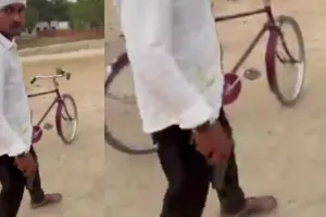 अमेठी: क्रिकेट खेल रहे युवाओं को दबंग ने पिस्टल दिखाकर धमकाया, वीडियो वायरल