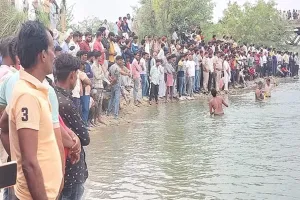 मैनपुरी में बड़ा हादसा: नहर में नहाने गये चार दोस्त डूबे, एक लोगों ने बचाया, अन्य तलाश जारी